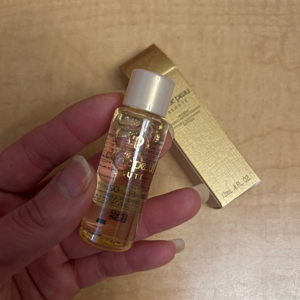 Cle De Peau Beaute Hydro-Softening Lotion Travel Size 12  ml/0.4oz New in Box